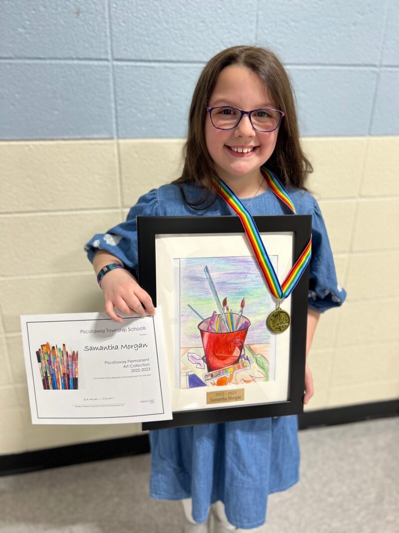 Conackamack Middle School’s Samantha receives Marisa Tufaro